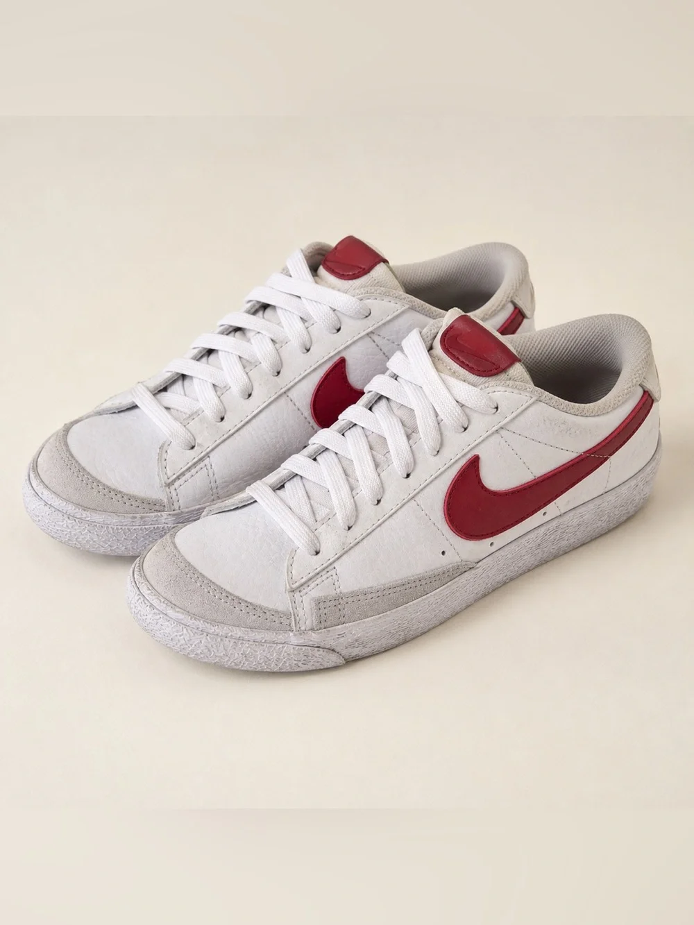 Nike Youth White & Red Low-Top Sneakers – Size 3.5Y